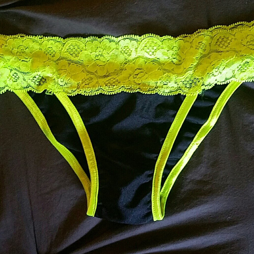 Neon yellow and black scrunch bikini - Picture 3 of 4